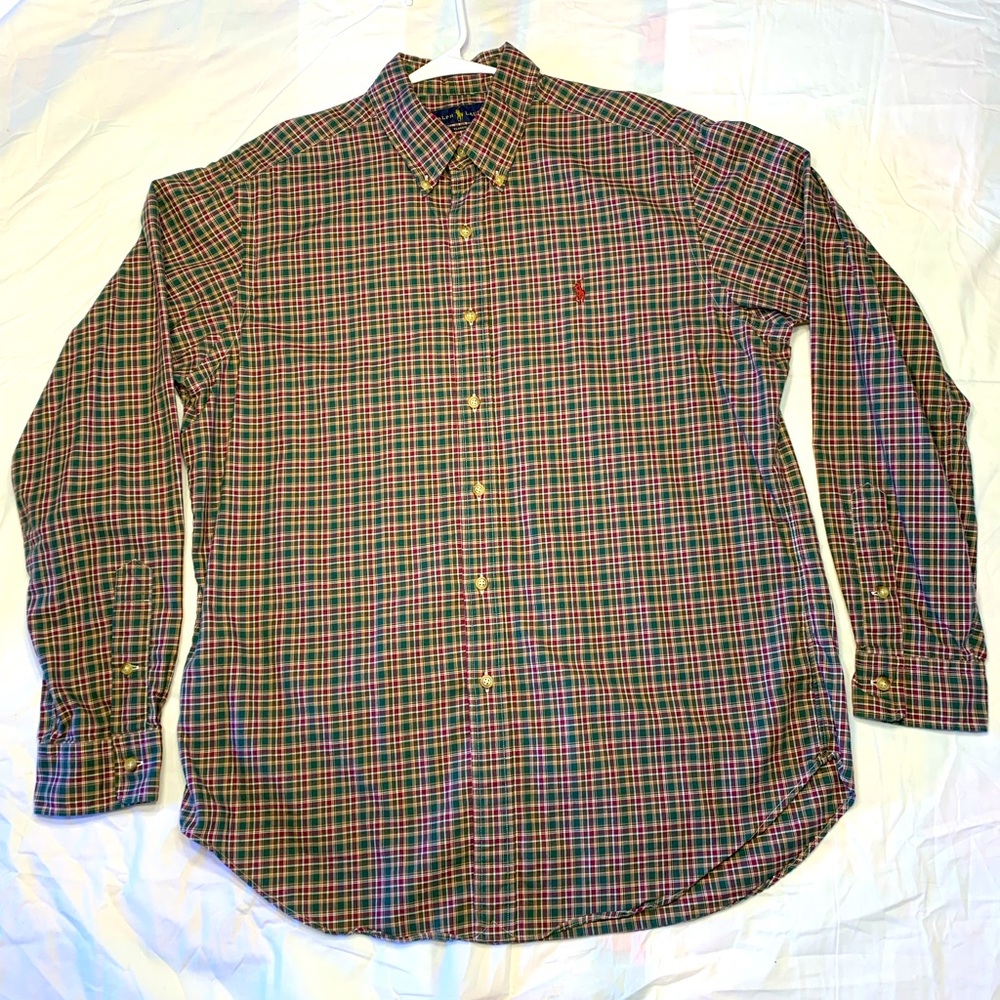 Ralph Lauren men’s classic fit button-down long sleeve casual dress shirt.